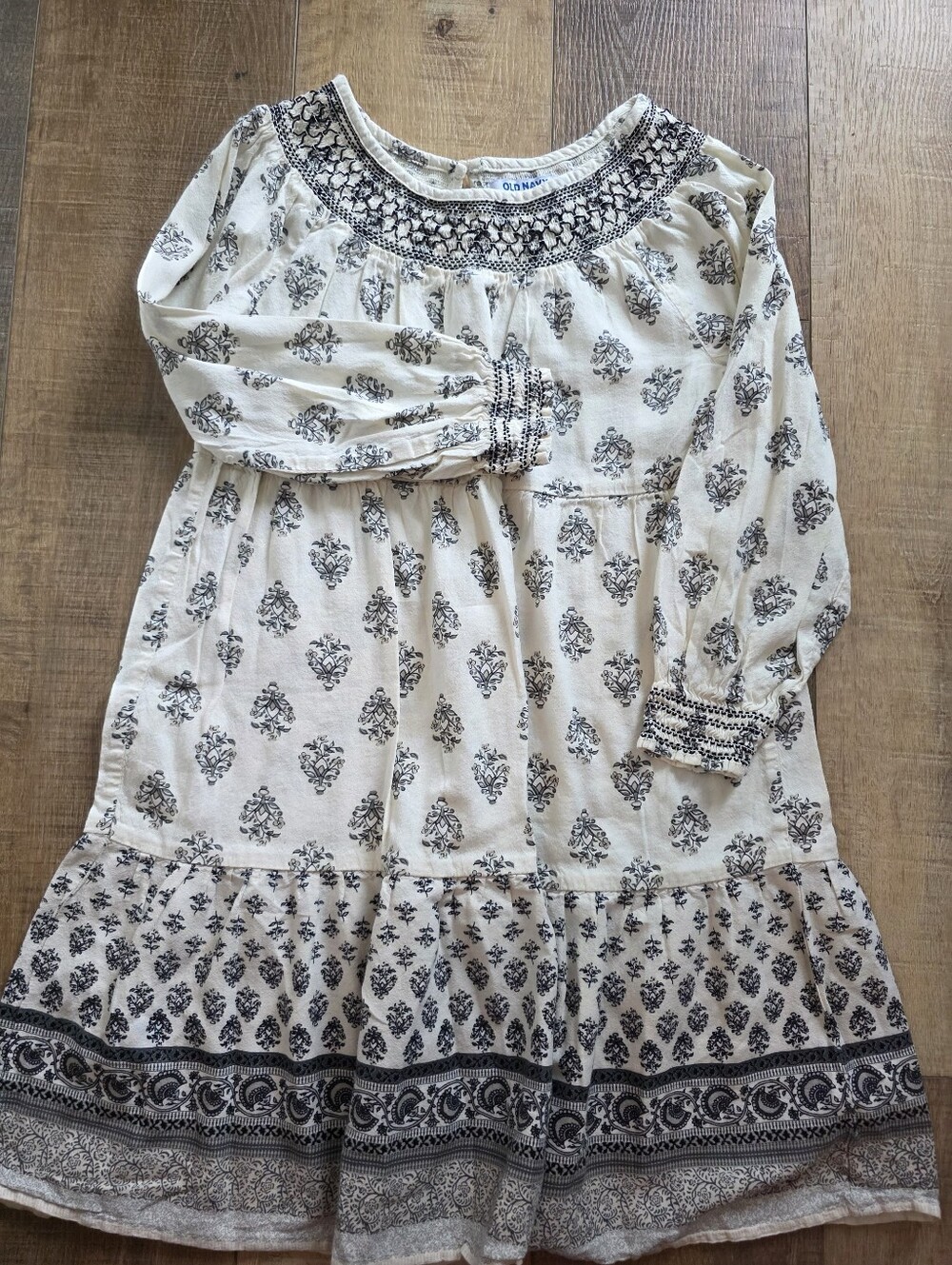 Old Navy Cream Dress with Black Floral Prinf Size Large (10/12)